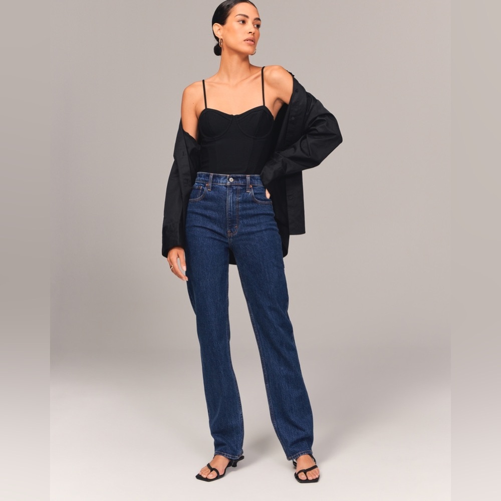 NWT Abercrombie and Fitch Ultra High Rise 90s Straight Jean